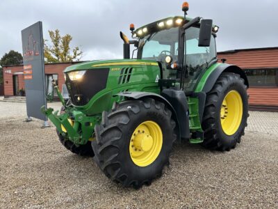 Traktorius John Deere 6215R