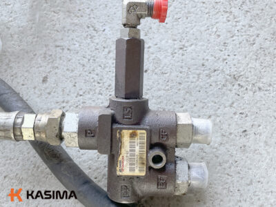 Komatsu PW160-7 Клапан приоритета рулевого управления