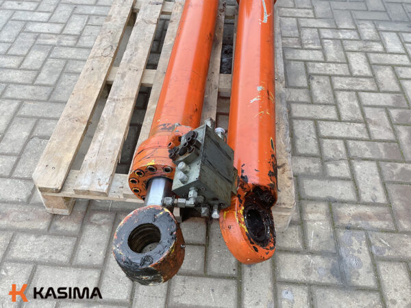 Atlas boom cylinders