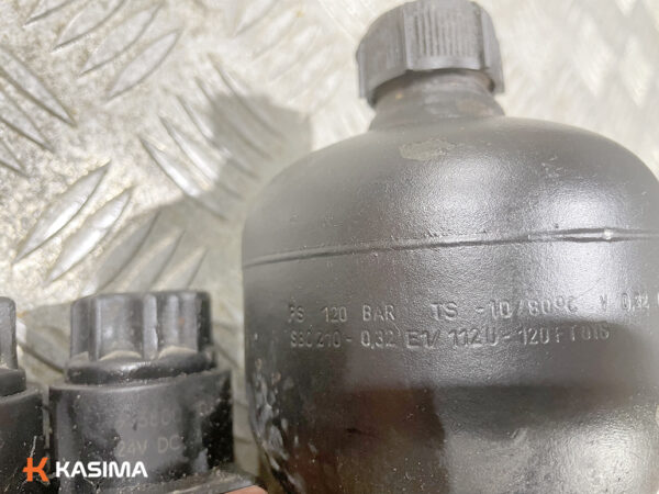 solenoid valve accumulator