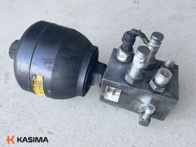 Bobcat kolektorius su akumuliacine talpa