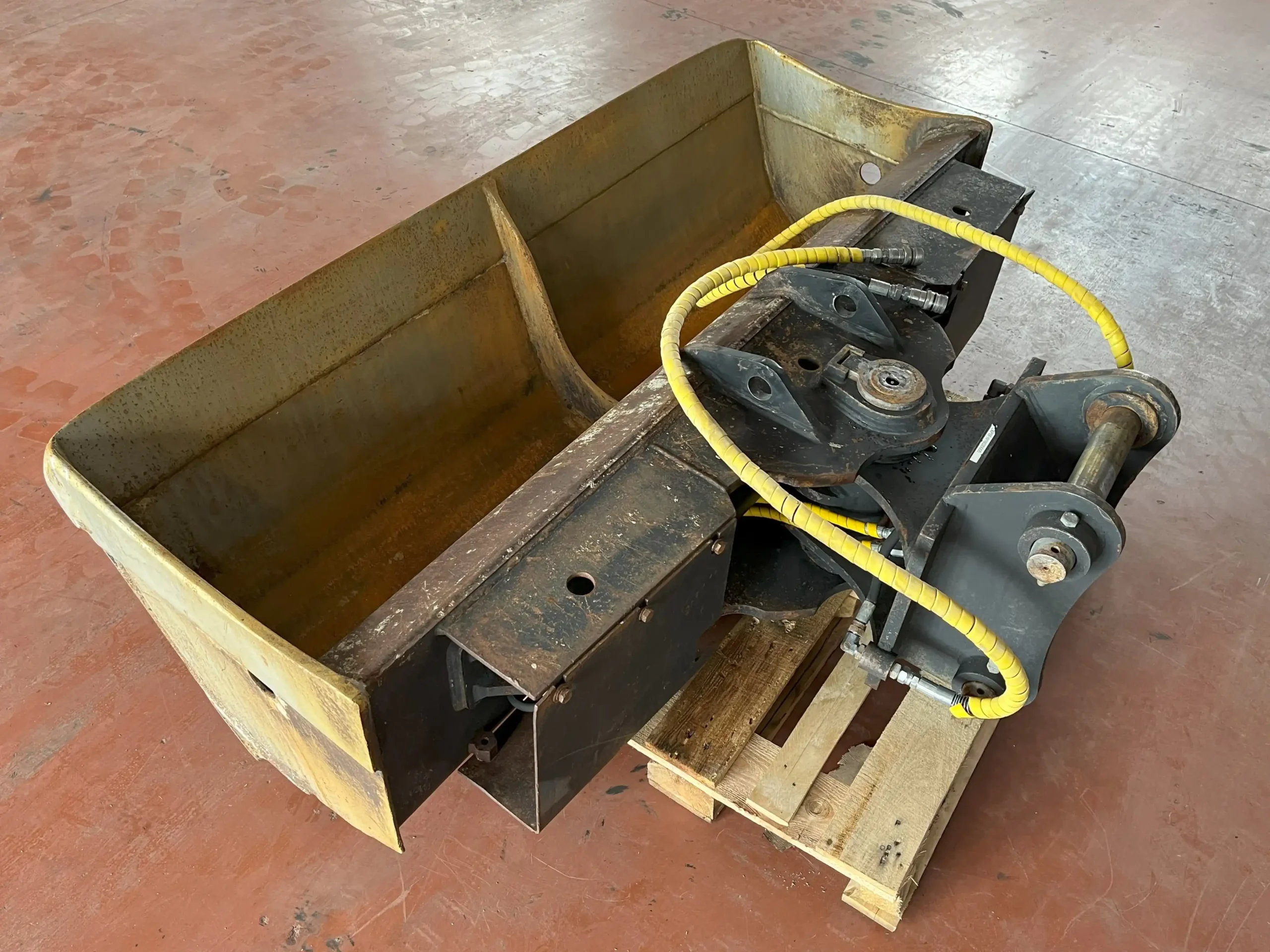 Komatsu vartomas planiravimo kaušas (2000mm) - Image 5