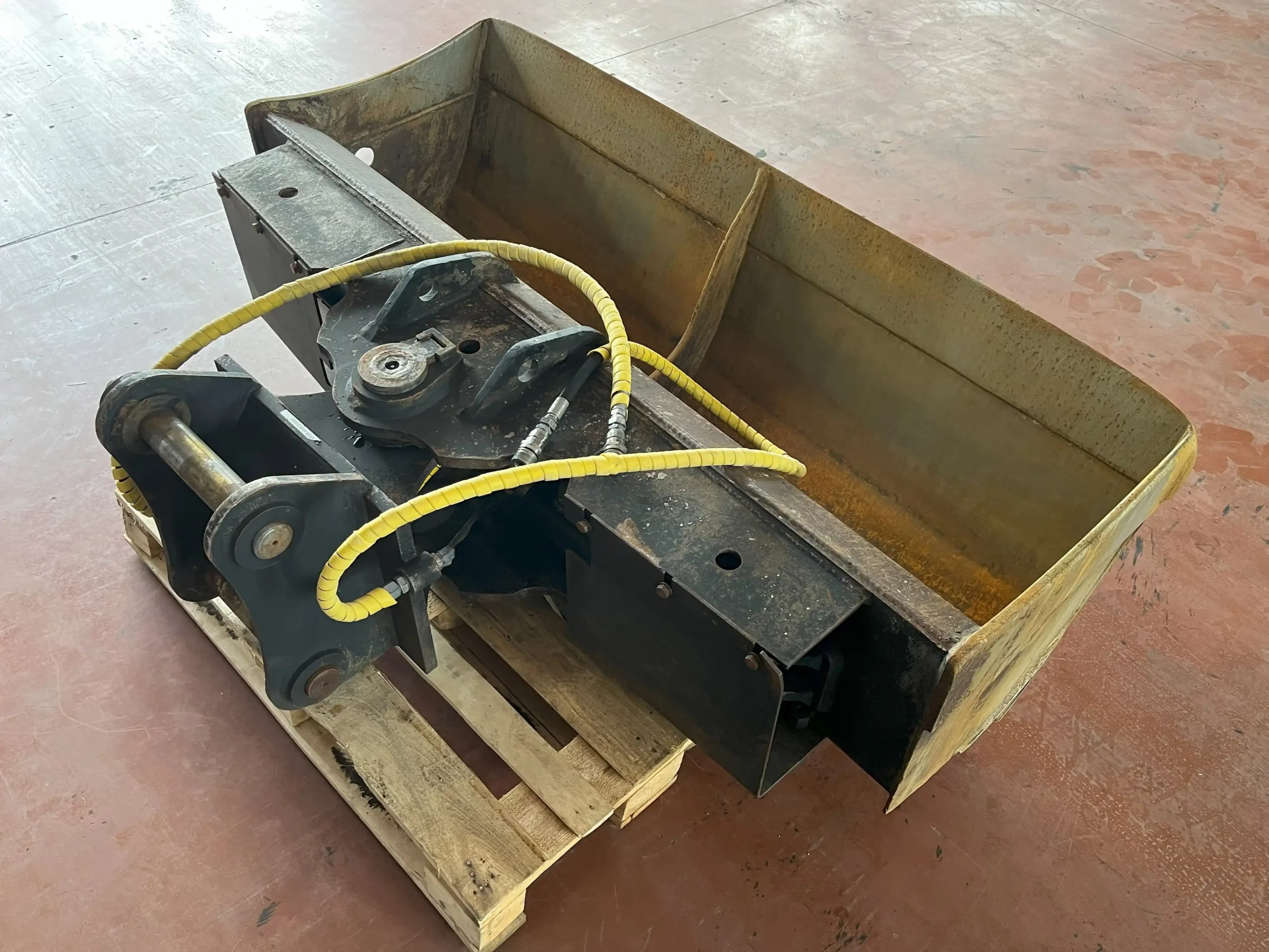 Komatsu vartomas planiravimo kaušas (2000mm) - Image 7