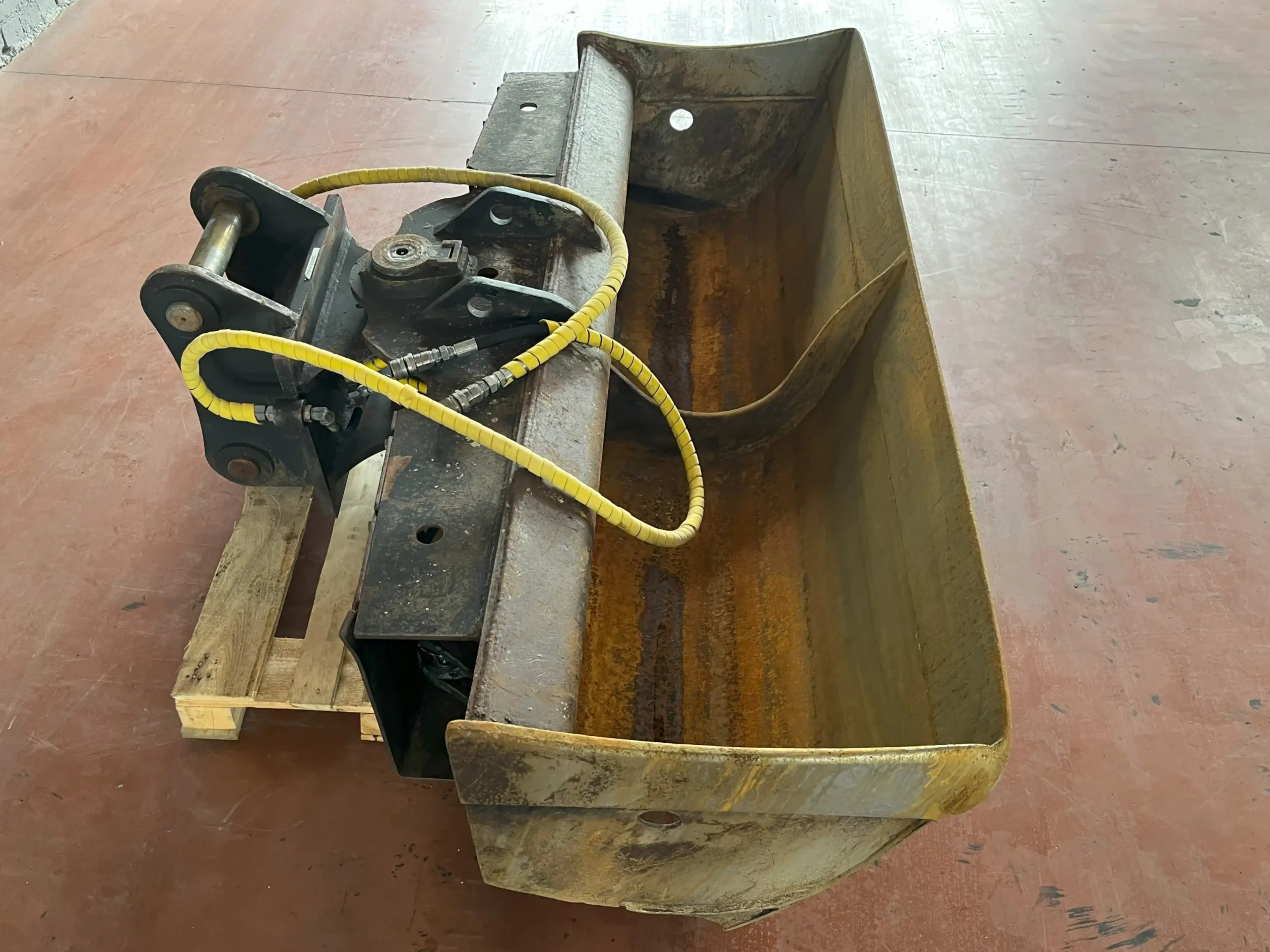Komatsu vartomas planiravimo kaušas (2000mm) - Image 8