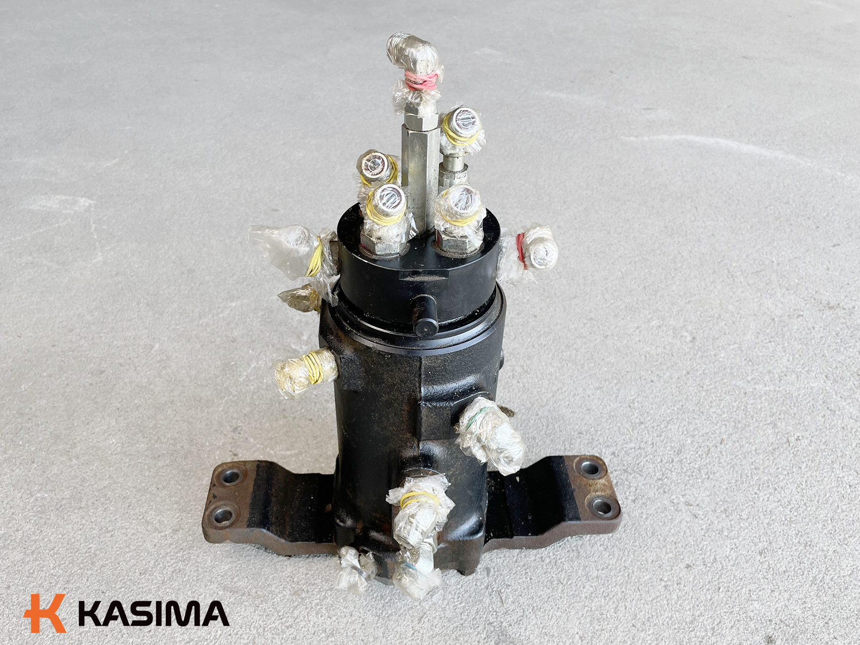 CAT 303E pasukamoji centrinė jungtis