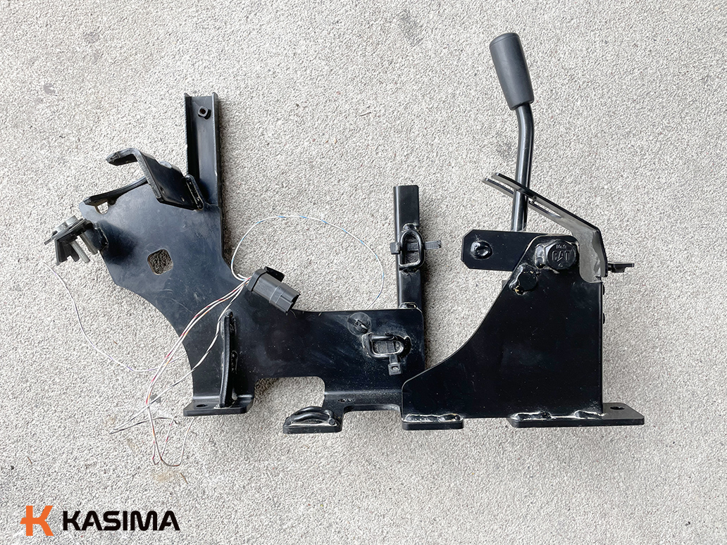 CAT 303E dešinės pusės konsolės rėmas