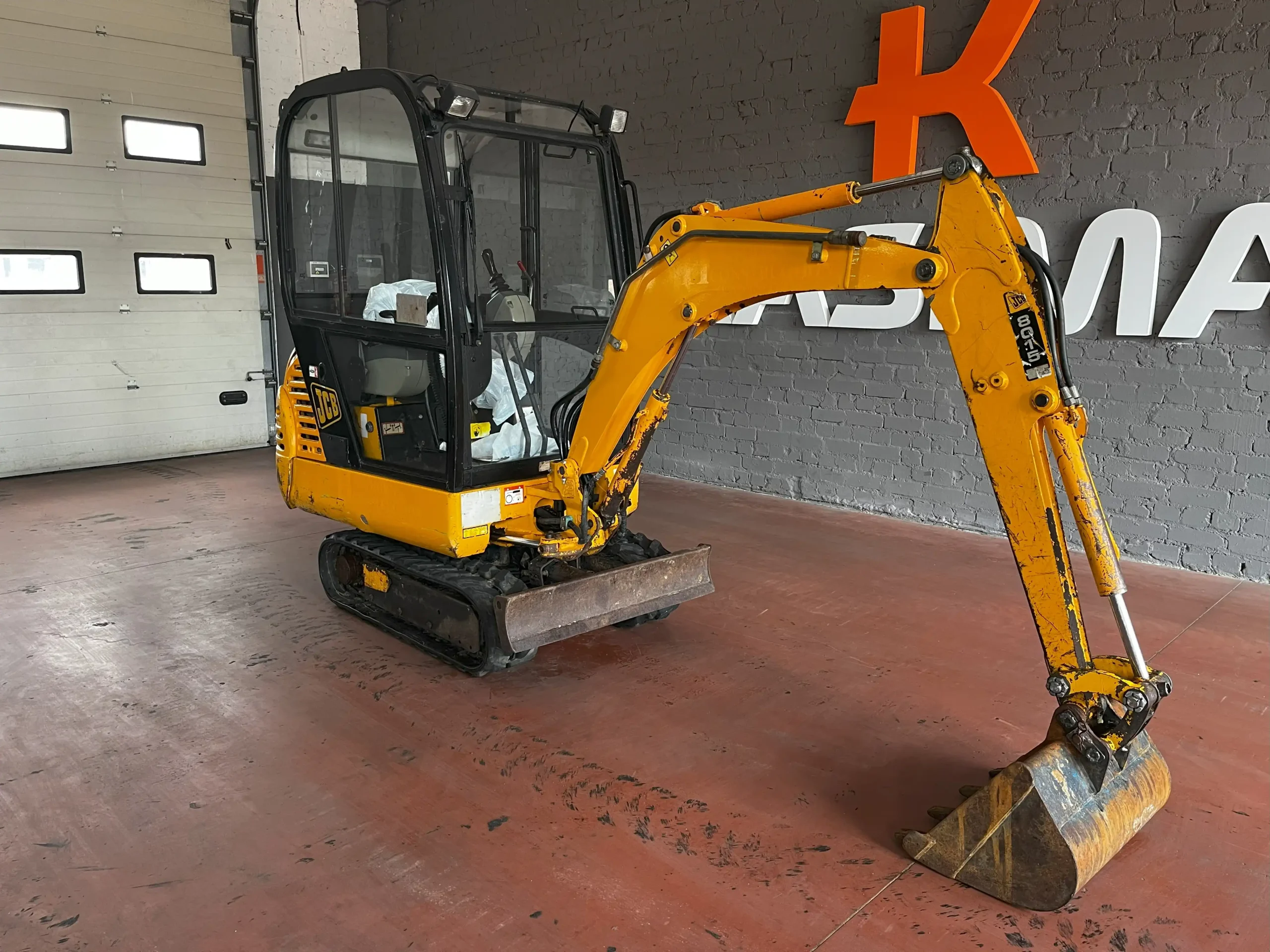 JCB 8015